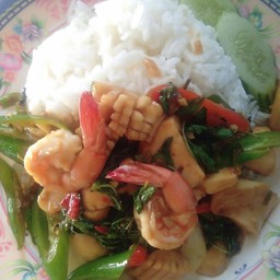 ข้าวผัดกะเพราทะเล