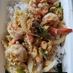 ผัดผงกะหรี่ราดข้าว  (เลือกเนื้อสัตว์ค่ะ)