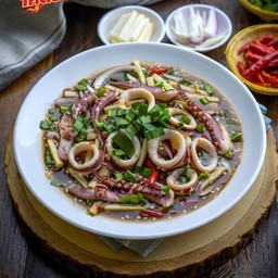 ยำปลาหมึก