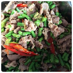 หมูผัดกะปิถั่วฝักยาว
