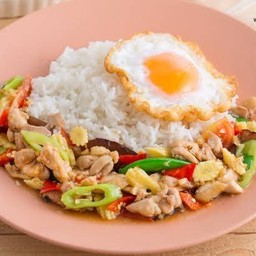 หมูผัดพริกหยวกราดข้าว