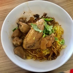 บะหมี่ แห้ง น้ำ ไก่ตุ๋น