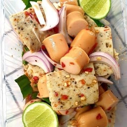 ยำหมูยอไส้กรอก