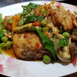 ผัดฉ่าปลากะพงทอด