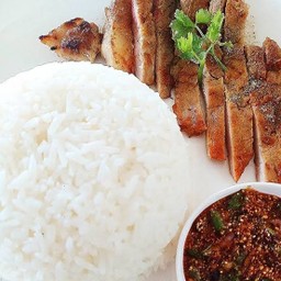 ข้าวหมูย่างจิ้มแจ่ว