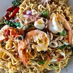 มาม่าผัดขี้เมาทะเล