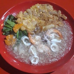 ราดหน้าเส้นใหญ่ชุบไข่ทอดทะเลรวมมิตร