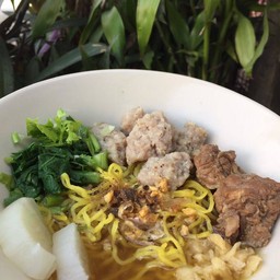 หมี่เหลืองซี่โครงหมู
