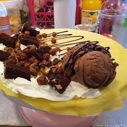 เครปเย็น โกโก้ครั๊ช ไมโลบอล บราวนี่ ไอศกรีมช้อกโกแลต