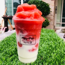 สตรอว์เบอร์รีโยเกิร์ต