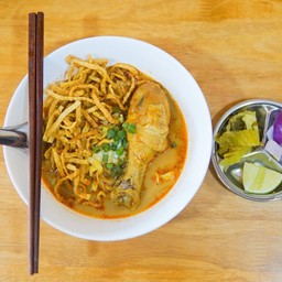 ข้าวซอยน่องไก่