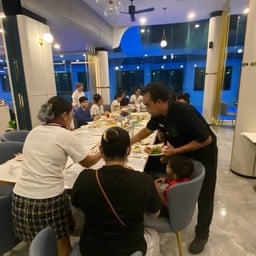 ยินดีต้อนรับพนักงานร้านมาดูบัวค่ะ