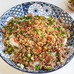 ข้าว หมูสับผัดพริกน้ำปลา