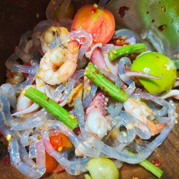 ตำเส้นแก้วกุ้งหมึก น้ำปลาร้า