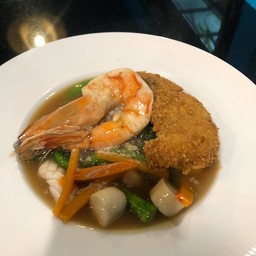 ราดหน้ารวมมิตรทะเล