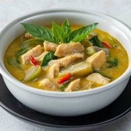 มณี อาหารไทยโบราณ ผัดไทย หอยทอด ขนมเบื้องญวน (รสเขียวหวาน)