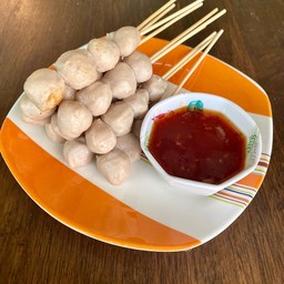 ลูกชิ้นปิ้งชุดละ5ไม้