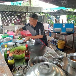 ราดหน้าจ่าชาติ(ลุงชาติคนเดิม)