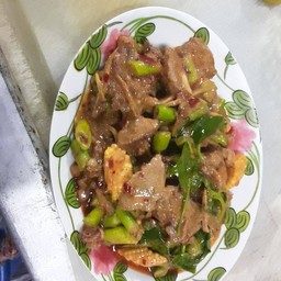 ผัดเผ็ดหมูป่าราดข้าวพิเศษ