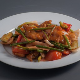 เนื้อปลากระพงผัดซอสเปรี้ยวหวาน