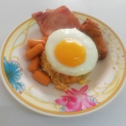 ข้าวผัดหมูกระทะ