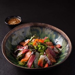 ปลาดิบรวมสลัด(Seafood salad)