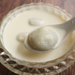 บัวลอยนมสด