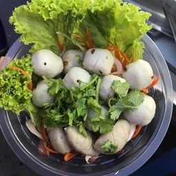 ลูกชิ้นปิ้งเตาถ่านหลังดาว