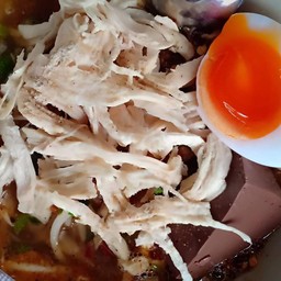 ก๋วยเตี๋ยวไก่ฉีกต้มยำรสจัด