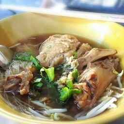 ก๋วยเตี๋ยวเป็ดตุ๋นพิเศษ