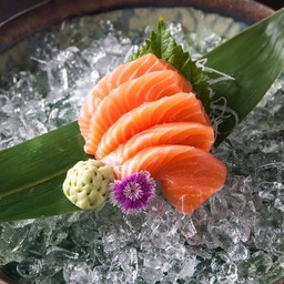 แซลมอนซาชิมิ (Salmon Sashimi)