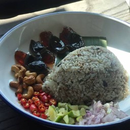 ข้าวผัดหนำเลี๊ยบหมูสับ ไข่เยี่ยวม้า