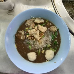 วุ้นเส้นลูกชิ้นหมูเปื่อย