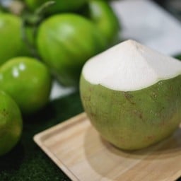 มะพร้าวน้ำหอมสด เป็นลูก