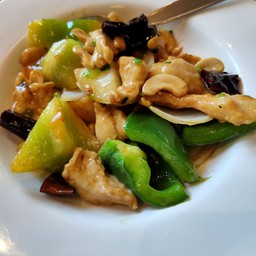 ไก่ผัดเม็ดมะม่วง