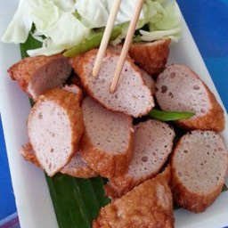 ให้ทอด ริมทางรถไฟ