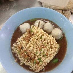 มาม่าลูกชิ้นหมูอย่างเดียว