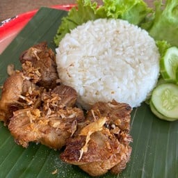 ก๋วยเตี๋ยวหมูต้มยำตำลึงนายเอก ปั๊ม เหม่งจ๋าย