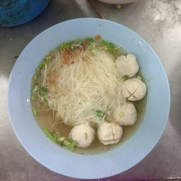 เส้นหมี่ลูกชิ้นหมูอย่างเดียวน้ำใส