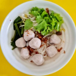 ก๋วยเตี๋ยวหมูตุ๋นเนื้อตุ๋นยาจีน