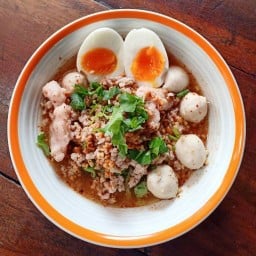 ก๋วยเตี๋ยวหมูต้มยำมะนาว ตรงข้ามปั๊มแก๊ส ใกล้รร.สงวนหญิง