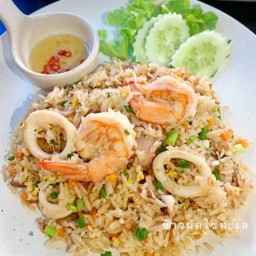 ข้าวผัดไข่ทะเล