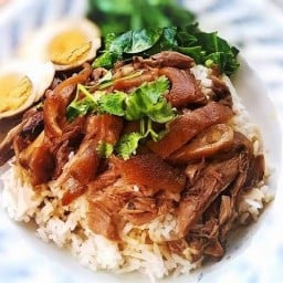 ข้าวขาหมู เจ๊นุช