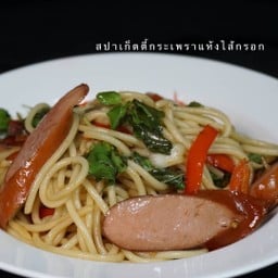 สปาเกตตีกะเพราแห้งไส้กรอก