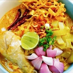 ข้าวซอยน่องไก่ พิเศษ 2 อย่าง