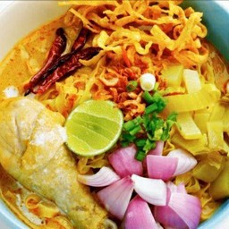 ข้าวซอยน่องไก่ ธรรมดา