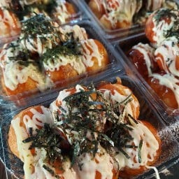 ทาโกะยากิ ลายพราง × น้ำแข็งใสโบราณ สาขาเนวาด้าสกลนคร สาขา 7 (หลังเนวาด้า)