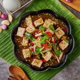 ยำหมูยอไข่แดงเค็ม