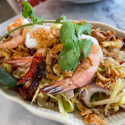 ยำมะพร้าวคั่วกุ้งสด