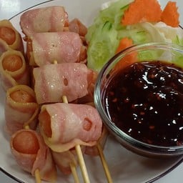 ไส้กรอกพันเบคอน